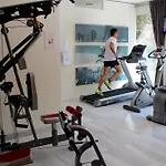 酒店 Urh锡切斯海滩酒店 4*